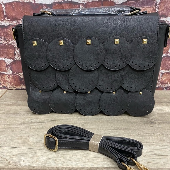 She's classy black handbag - Picture 2 of 4